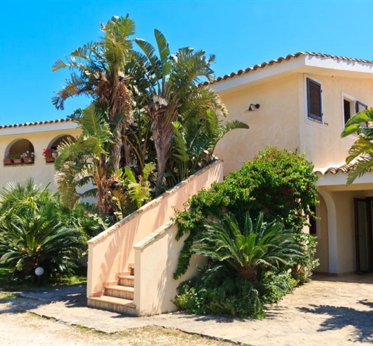 Pohled na residenci, Villasimius, Sardinie