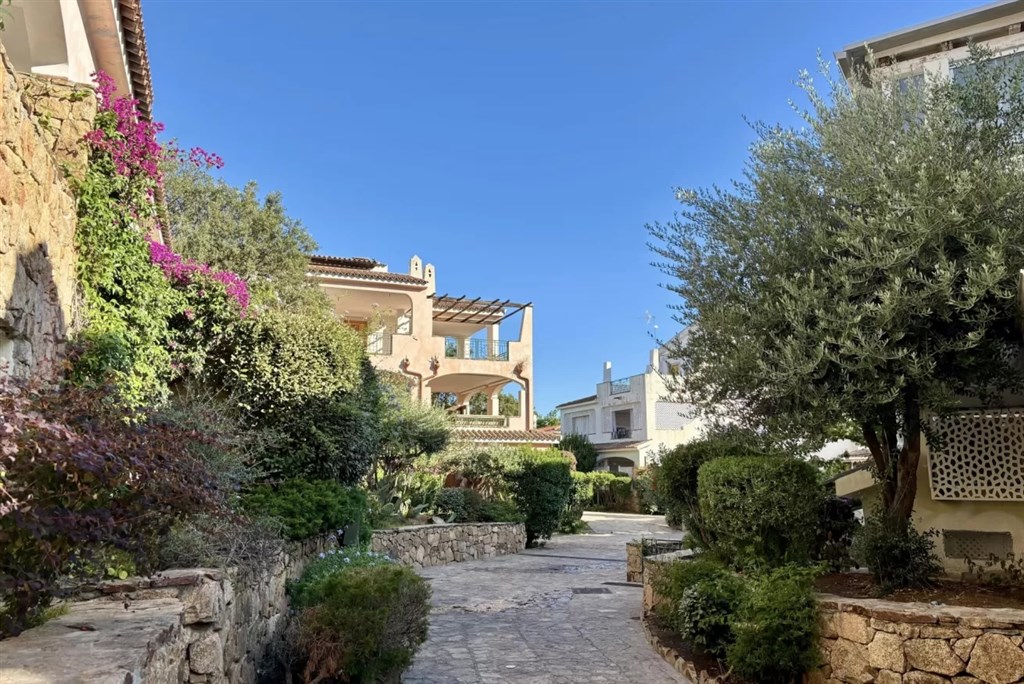 Porto Rotondo Residence Village 2 - Terasa jednoho z apartmánů, Porto Rotondo, Sardinie