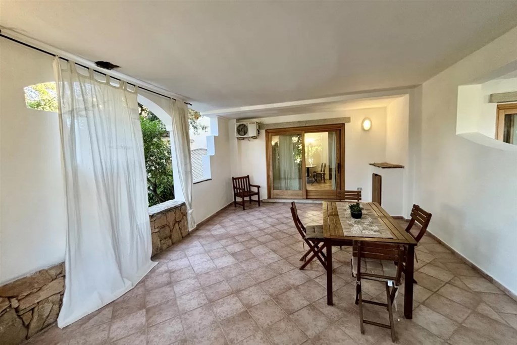 Porto Rotondo Residence Village 2 - Terasa jednoho z apartmánů, Porto Rotondo, Sardinie