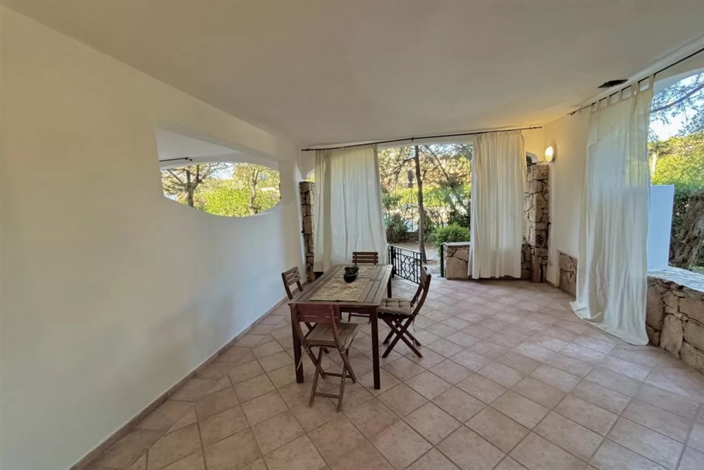 Porto Rotondo Residence Village 2 - Terasa jednoho z apartmánů, Porto Rotondo, Sardinie