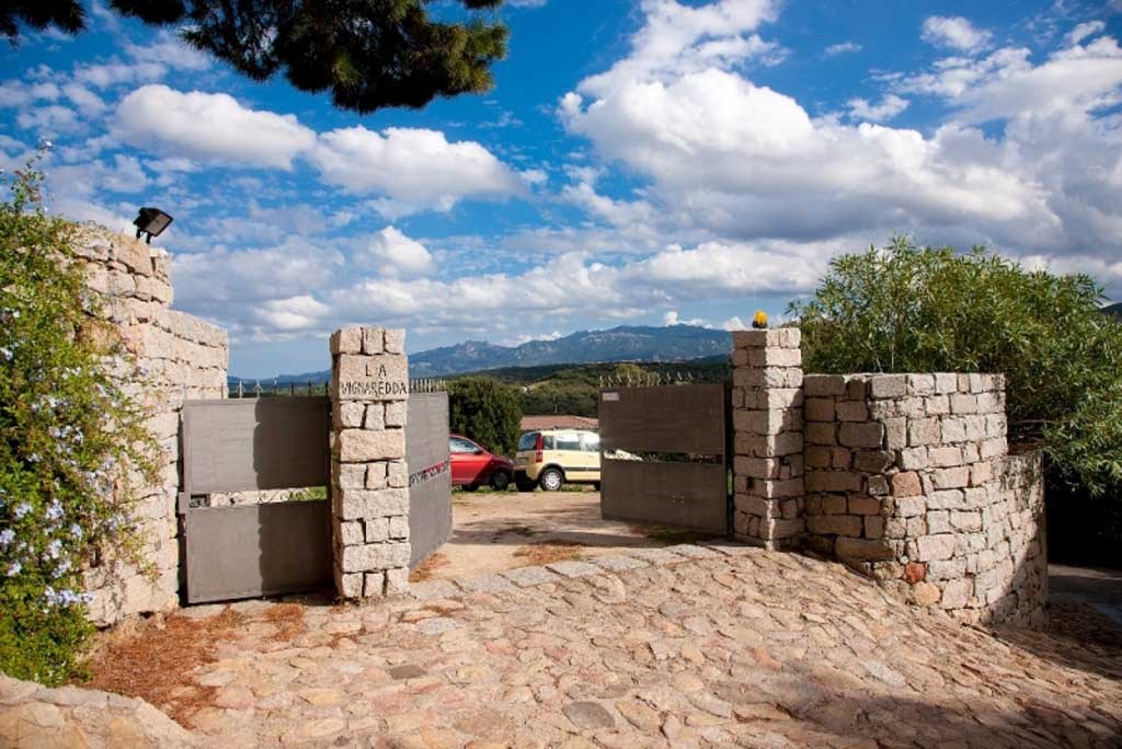 Privátní parkoviště, Aggius, Sardinie