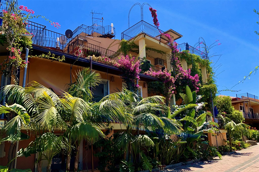 Hotelová budova, Bari Sardo, Sardinie