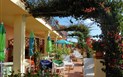 Domus de Janas - Terasy u pokojů, Bari Sardo, Sardinie