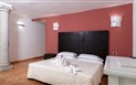 Nicolaus Prime Villas Resort Wellness & Spa - Pokoj SUITE, Santa Giusta, Sardinie