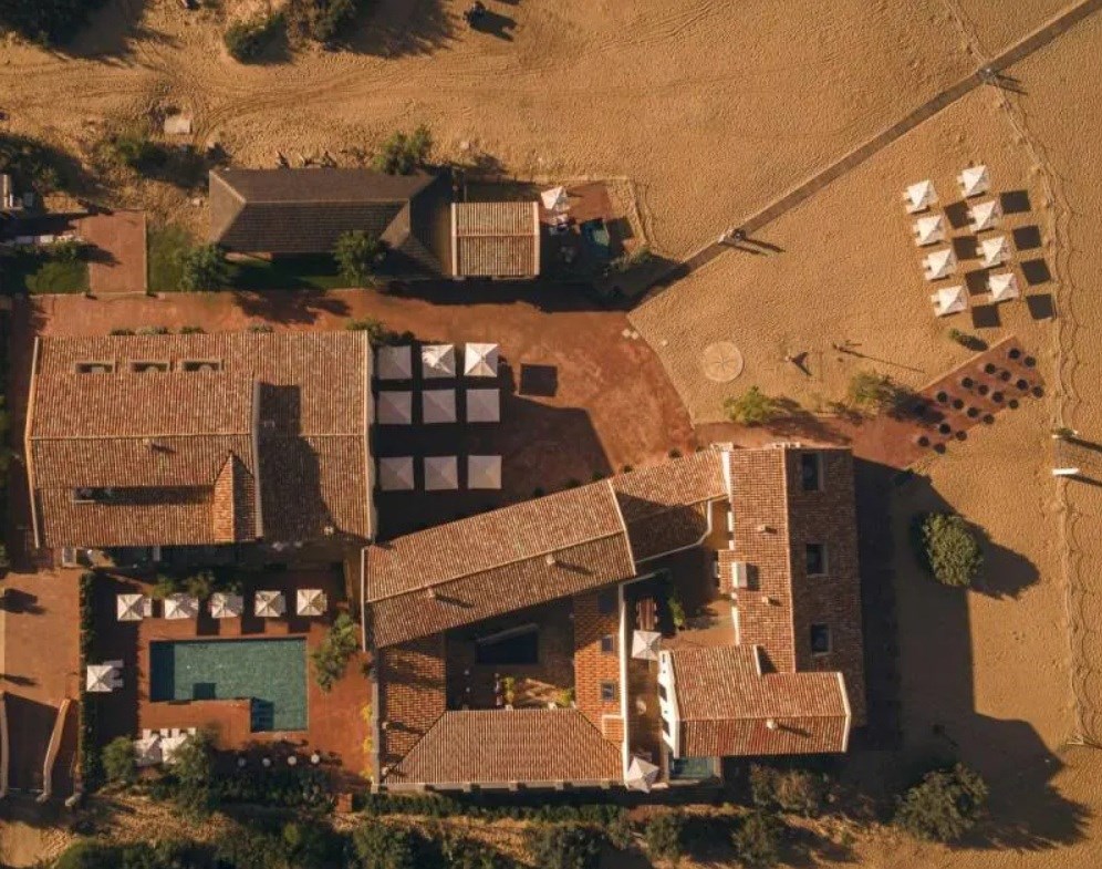 Letecký pohled na hotel, Arbus, Sardinie
