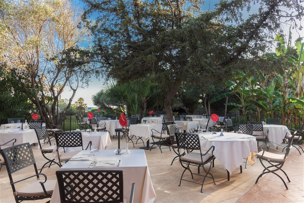 Terasa restaurace, Villasius, Sardinie