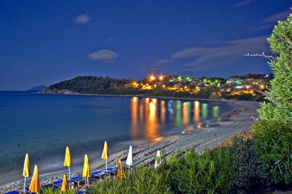 Večerní pláž, Arbatax, Sardinie