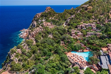Letecký pohled na hotel, Arbatax, Sardinie