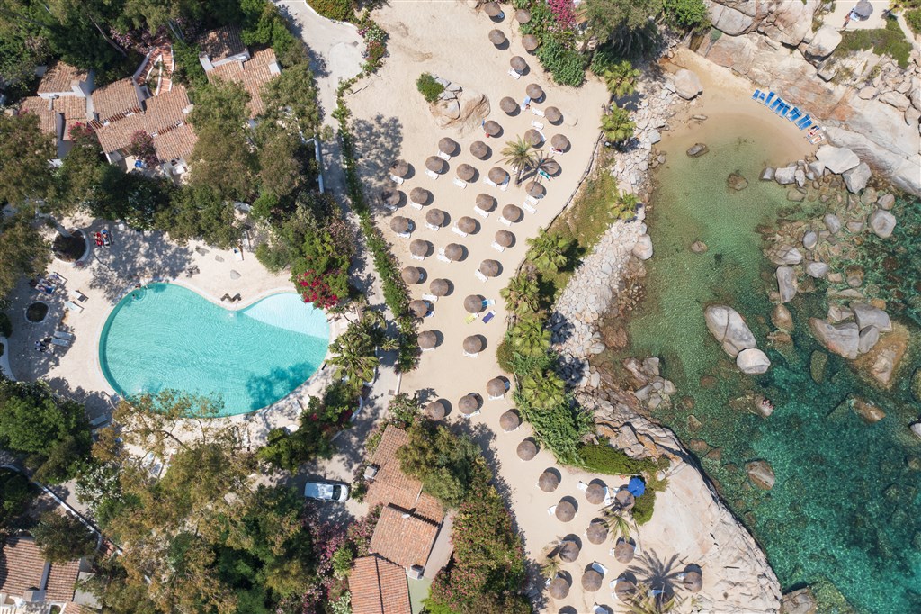 Bazén hotelu Cottage, Arbatax, Sardinie