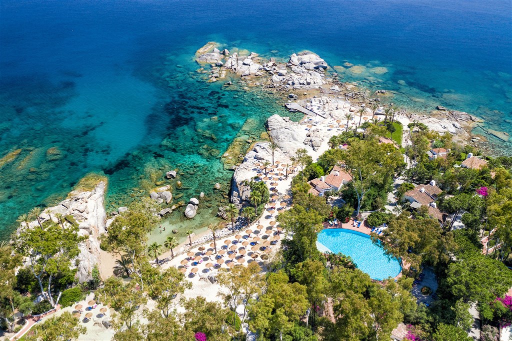 Letecký pohled na resort, Arbatax, Sardinie