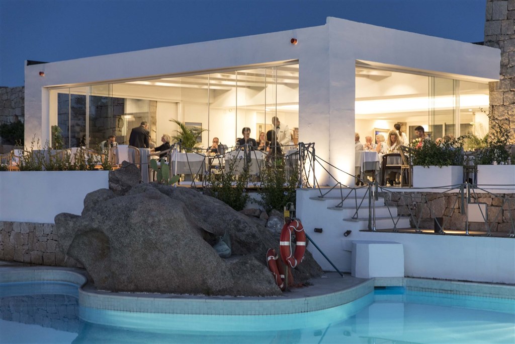Hotelová restaurace, Baja Sardinia, Sardinie