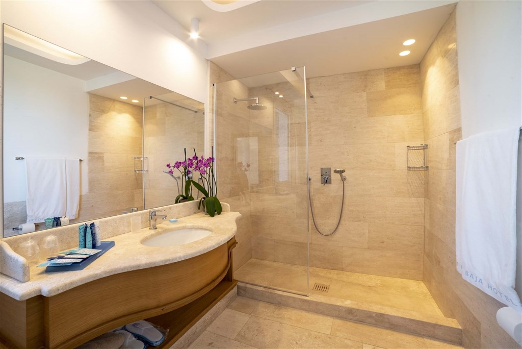 JUNIOR SUITE, Baja Sardinia, Sardinie