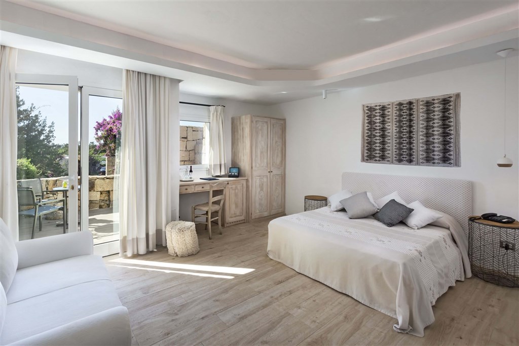JUNIOR SUITE, Baja Sardinia, Sardinie