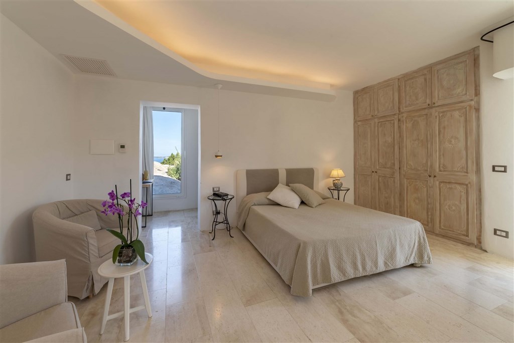 JUNIOR SUITE, Baja Sardinia, Sardinie