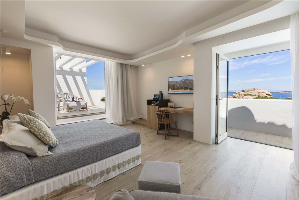 JUNIOR SUITE SOPHIE, Baja Sardinia, Sardinie