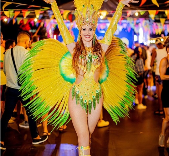 Vendula Benýšková "Vibrasil Samba show"