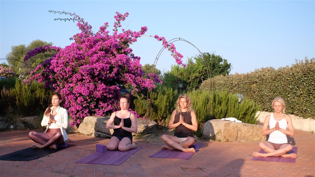 Jógový retreat na Sardinii: Probuzení těla i duše