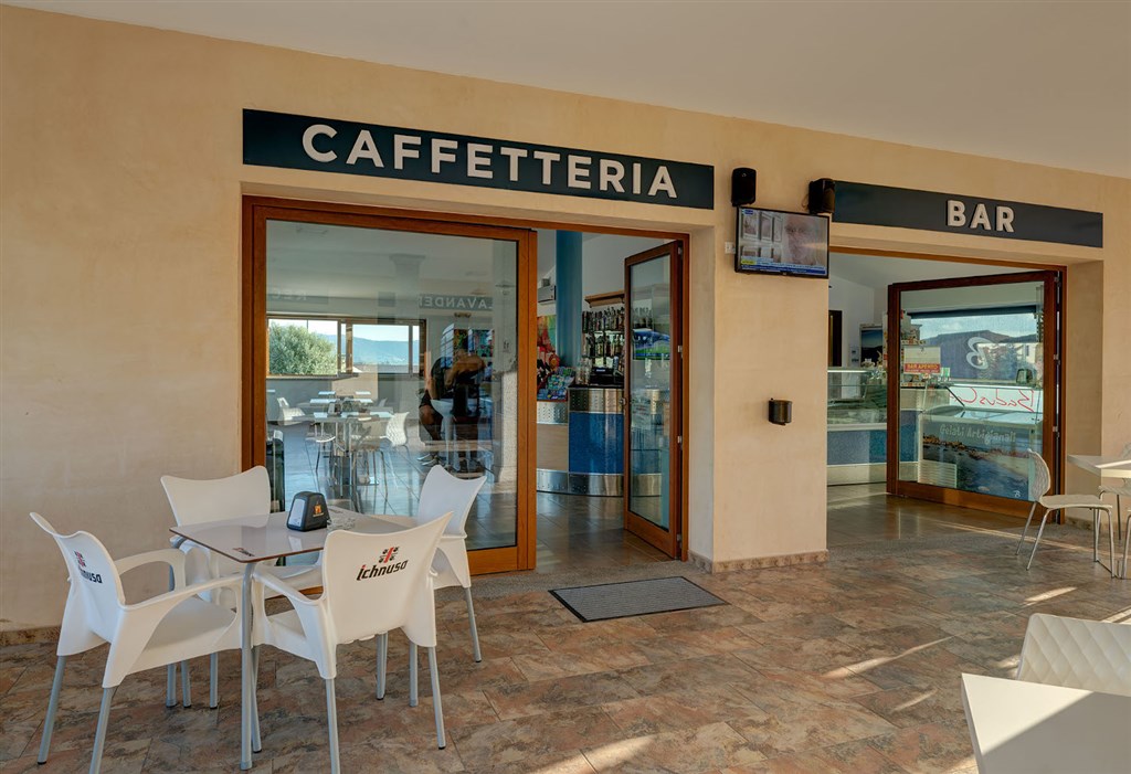 Kavárna/snack bar, Badesi, Sardinie