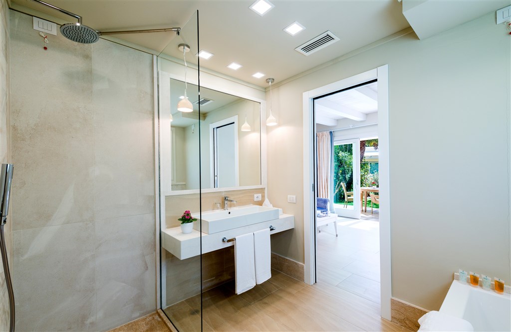 DELUXE FAMILY PLUS BUNGALOW, Santa Margherita di Pula, Sardinie