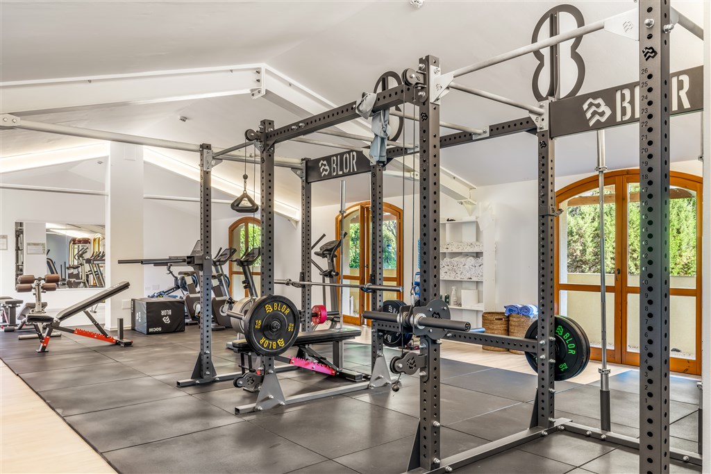 Posilovna, Chia, Sardinie