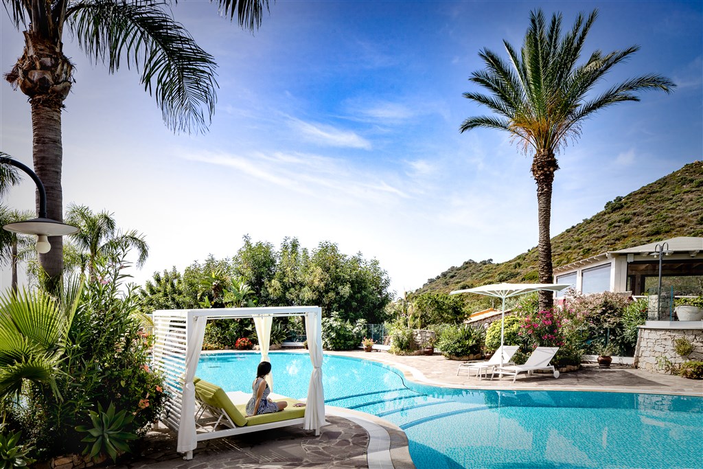 Bazén Baia delle Palme, Villasimius, Sardinie