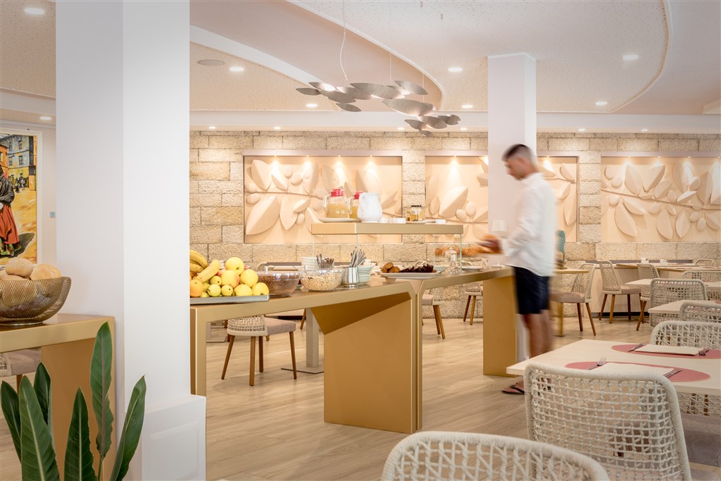 Restaurace - snídaně, Villasimius, Sardinie