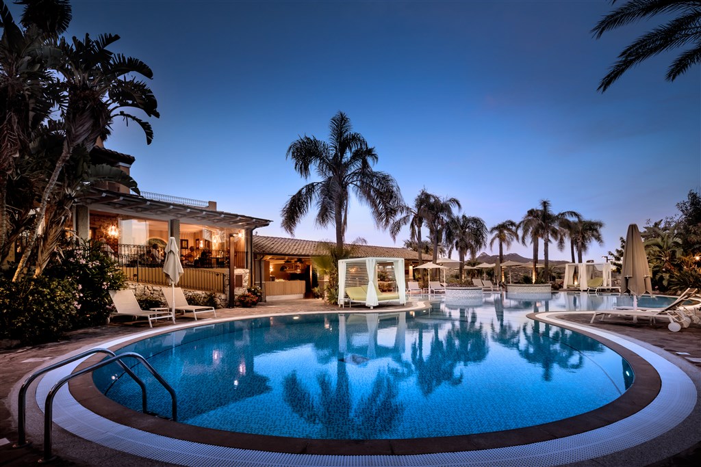 Bazén Baia delle Palme, Villasimius, Sardinie