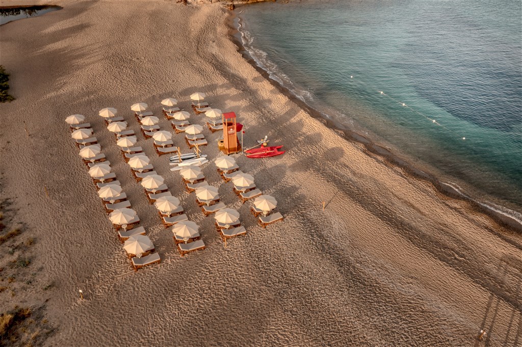 Pláž Su Portu, Chia, Sardinie