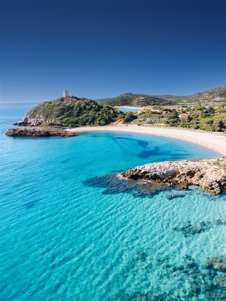 Pláž Su Portu, Chia, Sardinie