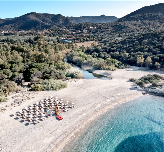 Pláž Su Portu, Chia, Sardinie