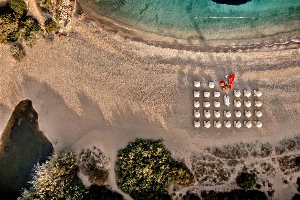 Pláž Su Portu, Chia, Sardinie