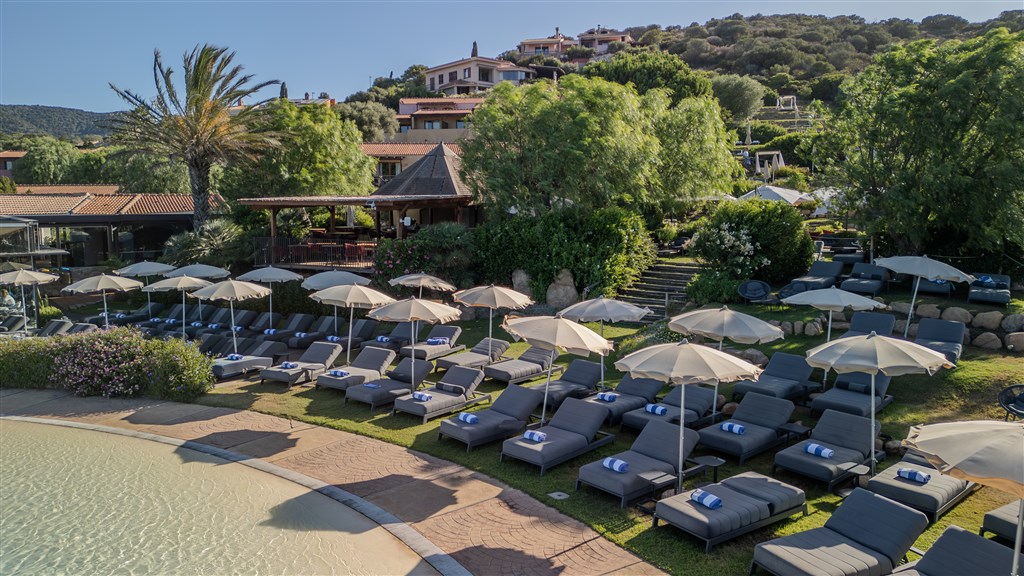 Bazén, Chia, Sardinie