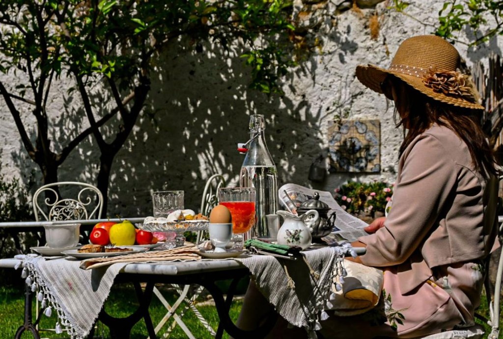 Cortis Antigas - Snídaně v atriu, Gesturi, Sardinie