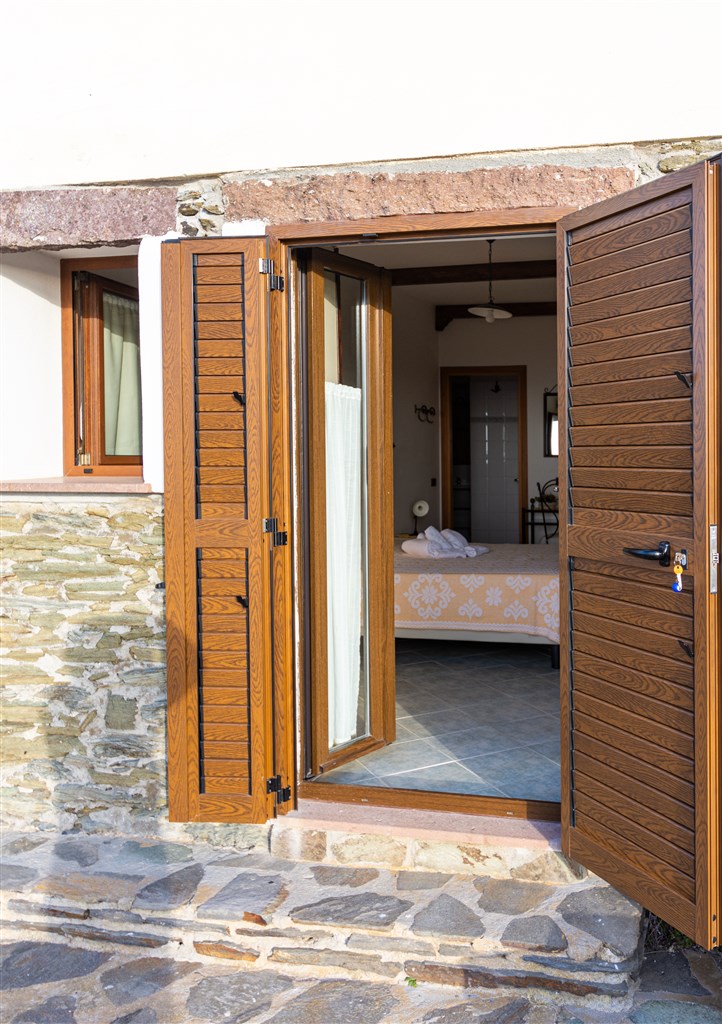 Agriturismo Finagliosu - Vchod do pokoje, Argentiera, Sardinie