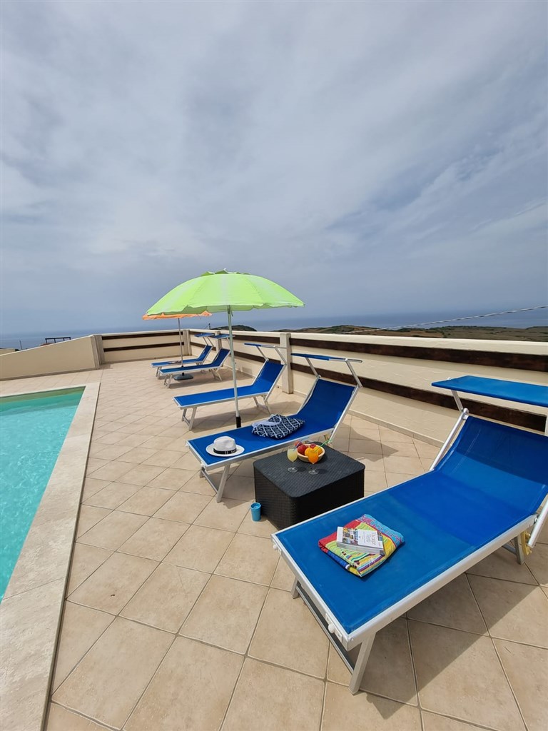 Agriturismo Finagliosu - Lehátka u bazénu, Argentiera, Sardinie