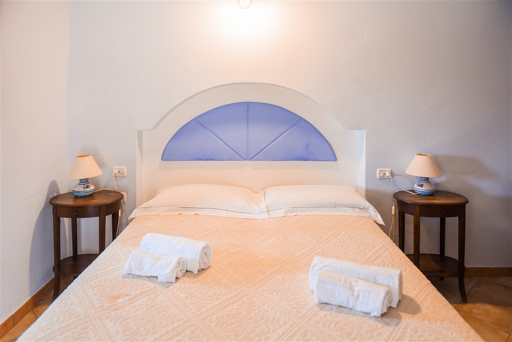 Agriturismo Guthiddai - Pokoj COMFORT třílůžkový, Guthiddai, Sardinie