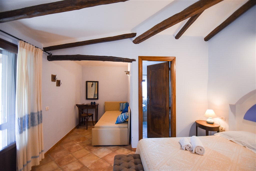 Agriturismo Guthiddai - Pokoj COMFORT třílůžkový, Guthiddai, Sardinie