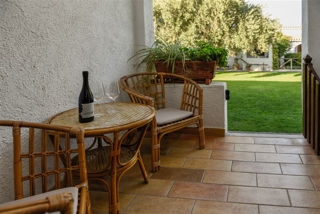 Agriturismo Guthiddai - Veranda pokoje CLASSIC, Guthiddai, Sardinie