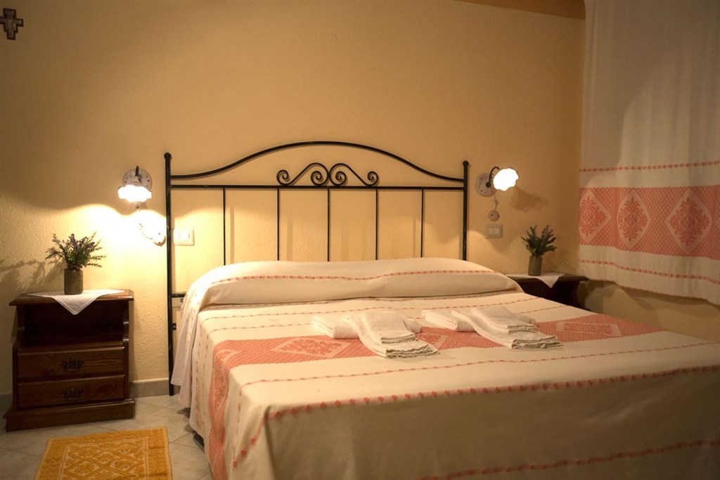 Agriturismo S`Ozzastru - Ložnice, pokoj Family, Dorgali, Sardinie