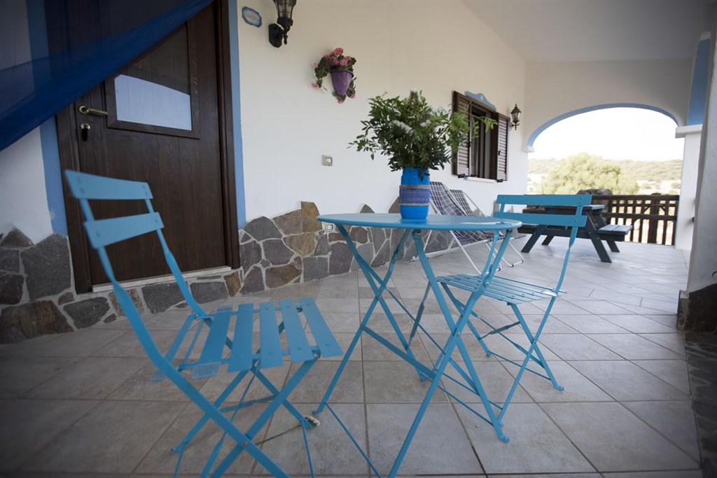 Agriturismo S`Ozzastru - Venkovní posezení, Apartmán Romantic s kuchyní, Dorgali, Sardinie