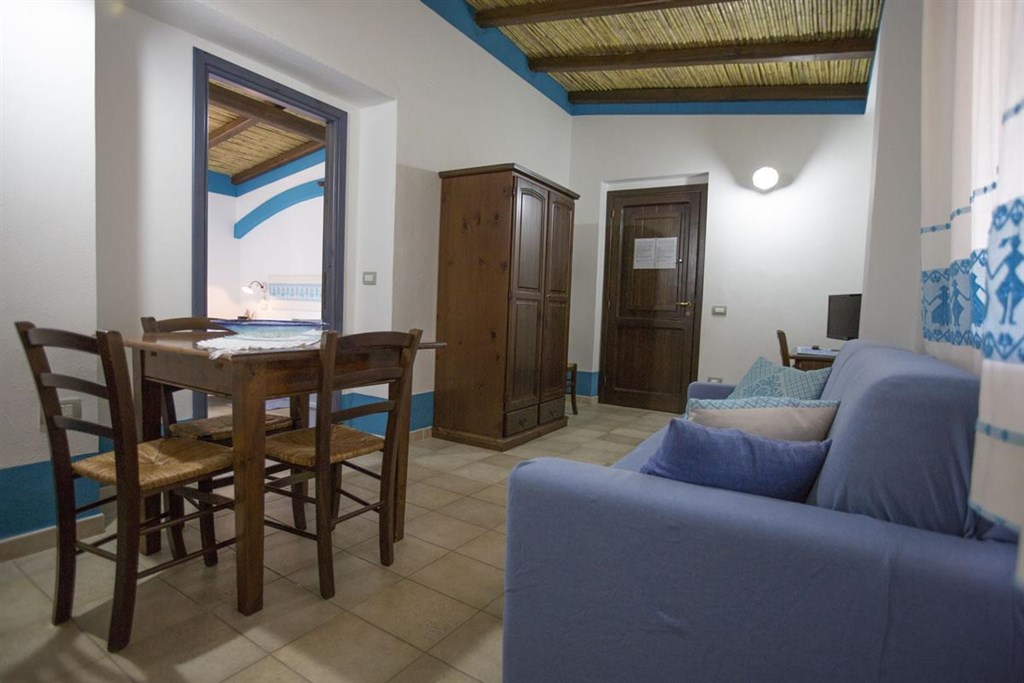 Agriturismo S`Ozzastru - Obývací část, Apartmán Comfort s kuchyní, Dorgali, Sardinie