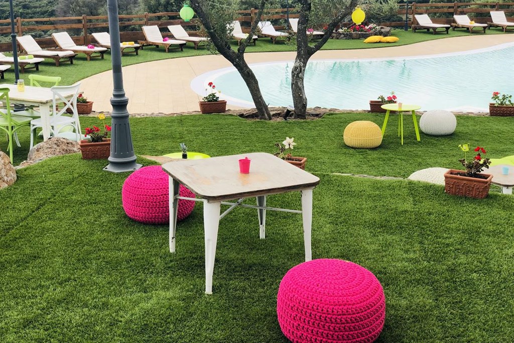 Agriturismo S`Ozzastru - Posezení a relaxační zóny u bazénu, Dorgali, Sardinie