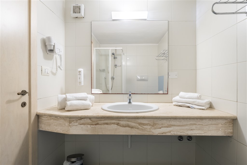 Cala della Torre Resort - Koupelna, Siniscola, Sardinie