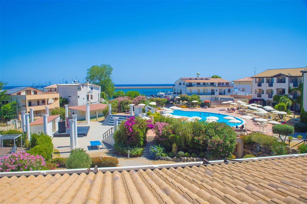 Cala della Torre Resort - Výhled z hotelu, Siniscola, Sardinie