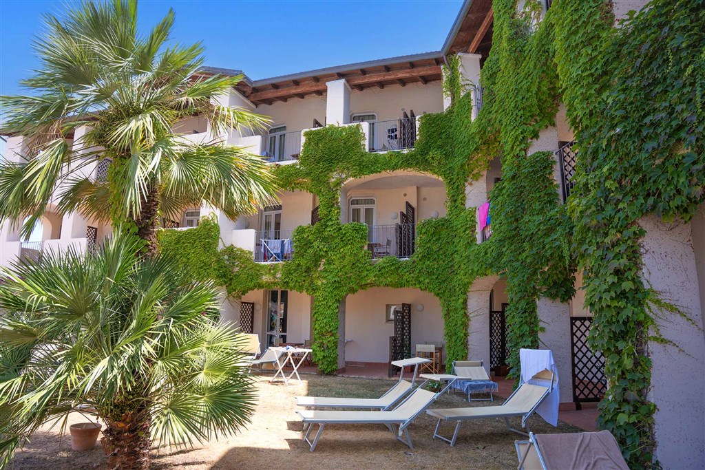 Cala della Torre Resort - Areál hotelu, Siniscola, Sardinie