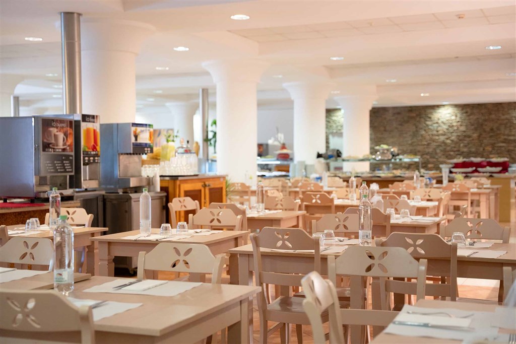 Cala della Torre Resort - Restaurace, Siniscola, Sardinie