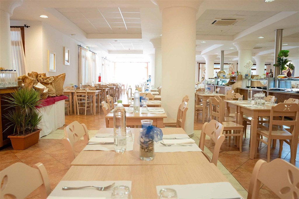 Cala della Torre Resort - Restaurace, Siniscola, Sardinie