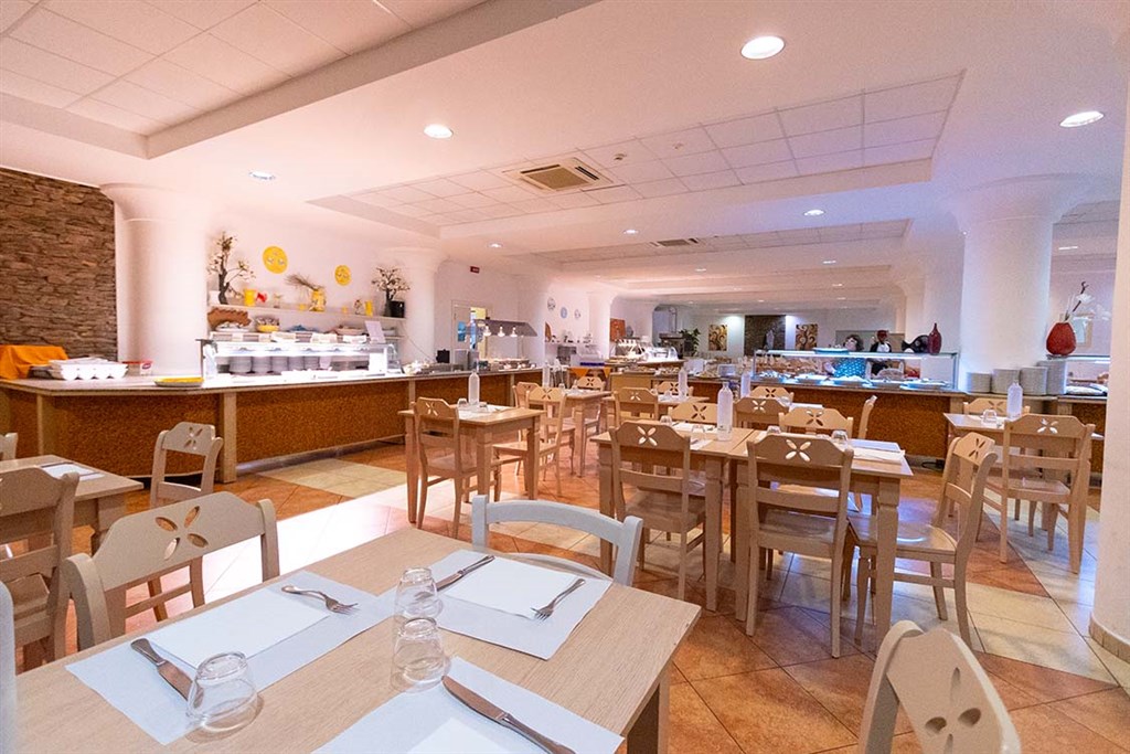 Cala della Torre Resort - Restaurace, Siniscola, Sardinie