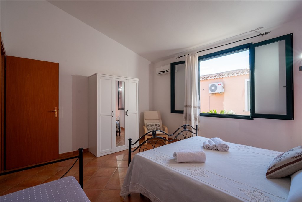 Agriturismo Domus de Goene - Ložnice, apartmán 2, Loceri, Sardinie