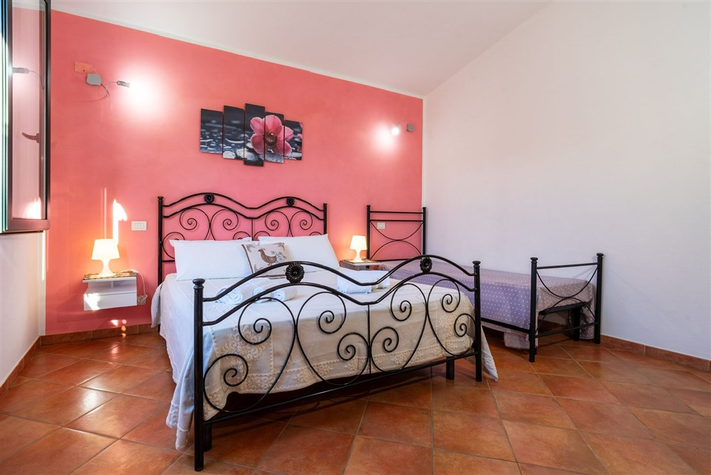 Agriturismo Domus de Goene - Ložnice, apartmán 1, Loceri, Sardinie